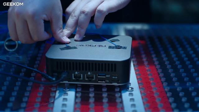 Amazon.com: GEEKOM Mini computadora de escritorio AE8 Max, AMD